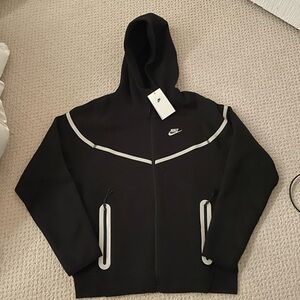 NIKE TECH REFLECTIVE HOODIE
SIZE XL FITS LARGE